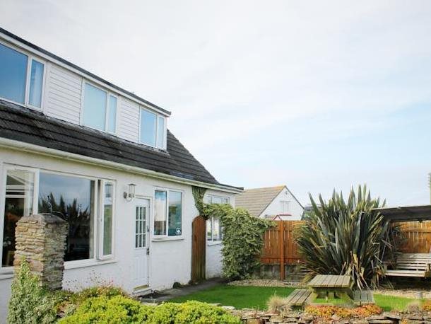 Kernow Trek Lodge — 4-Star Luxury Hotel in Newquay, United Kingdom