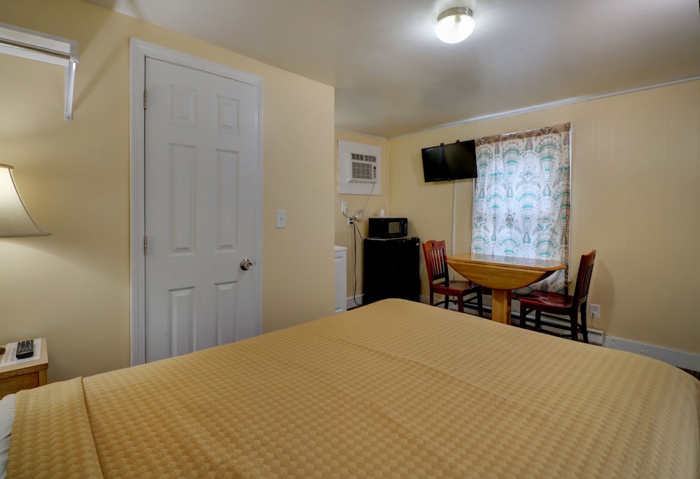 Brookside Motel And Cottages - photo 11