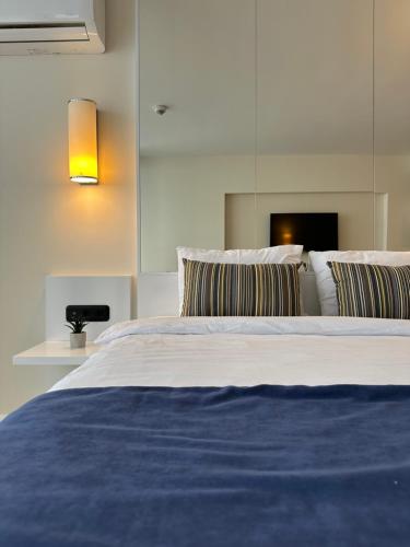Special Sea View Aparthotel In Orbi City