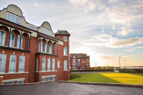 Promenade Apartments — 4-Star Luxury Hotel in Southport, United Kingdom