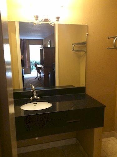 Richmond Inn & Suites - photo 11