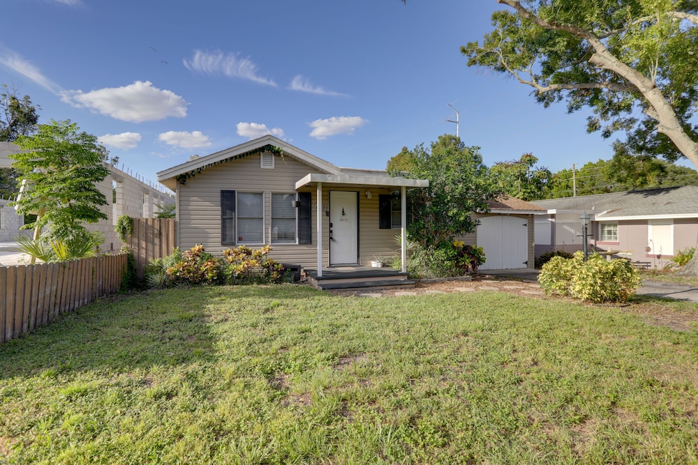 St Petersburg Vacation Rental Home w Pergola - photo 23