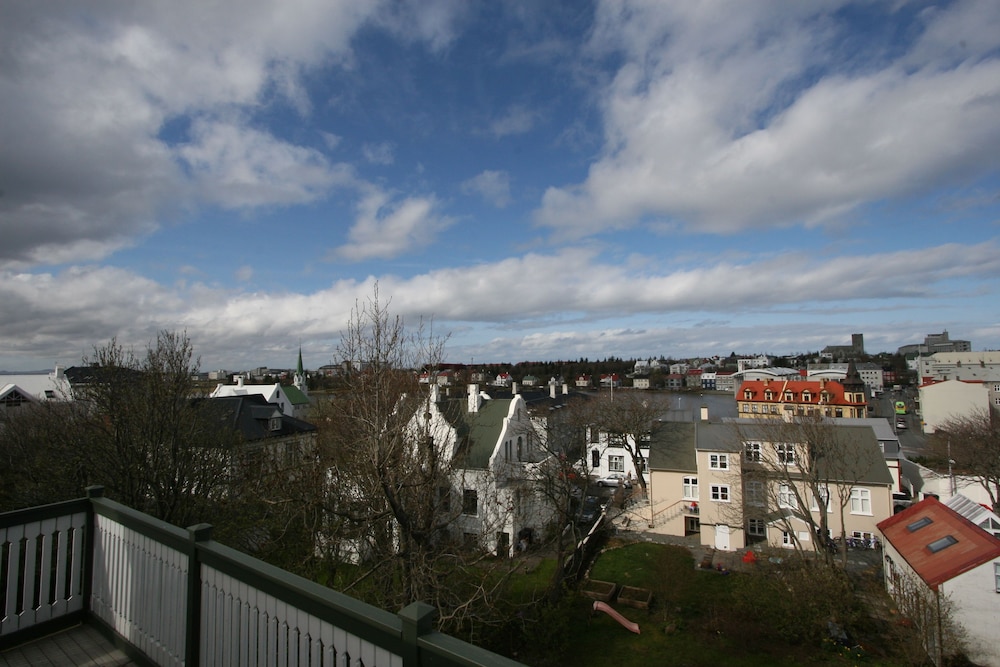 Luna Apartments