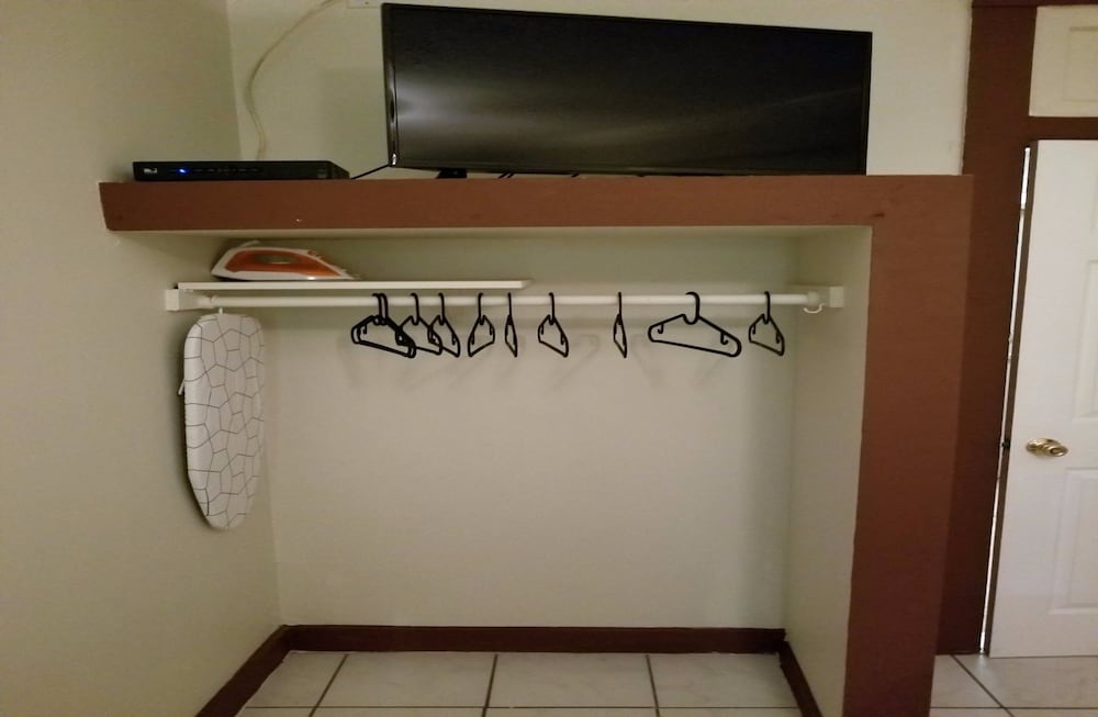Monterey Inn Hotel - photo 25
