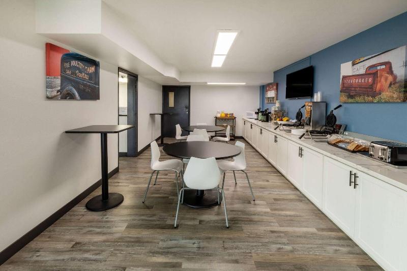 Baymont by Wyndham Laredo - photo 33