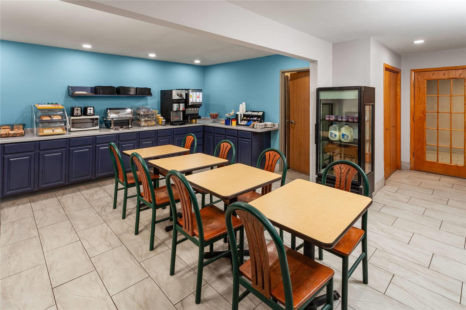 Days Inn by Wyndham Eagle River - photo 23