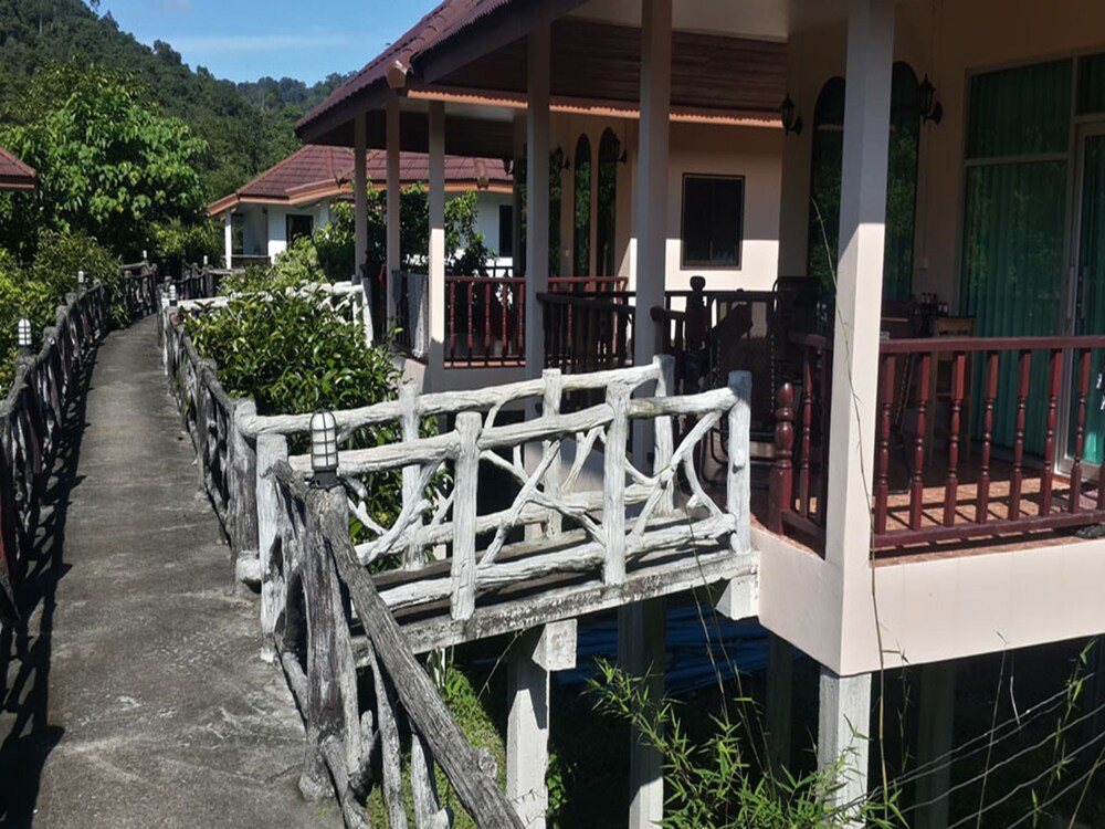 Khao Sok Jungle Huts Resort in Phanom, Thailand