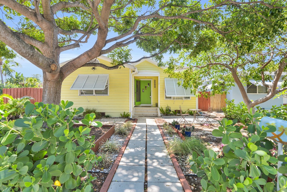 Tranquility By The Beach — Lake Worth