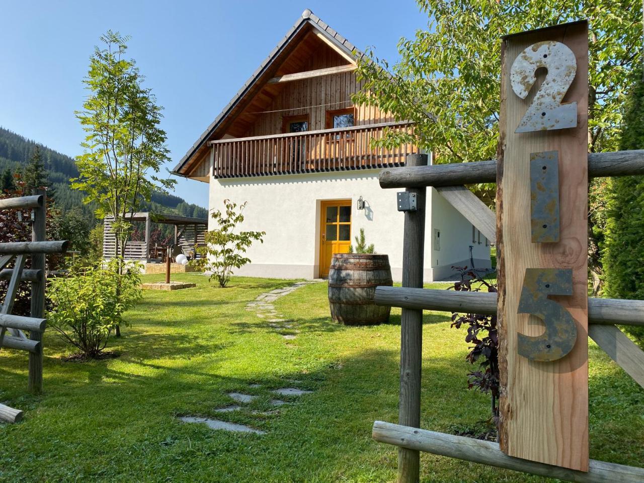 Almhaus Teichalm Sommeralm in Breitenau, Austria