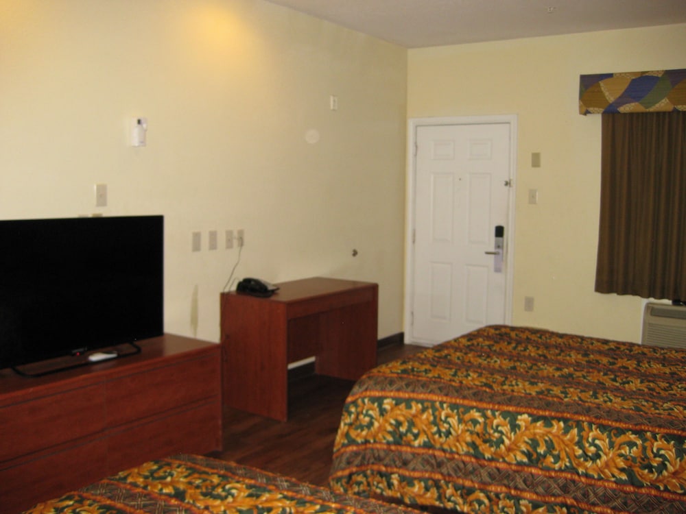 Scottish Inn and Suites - photo 5