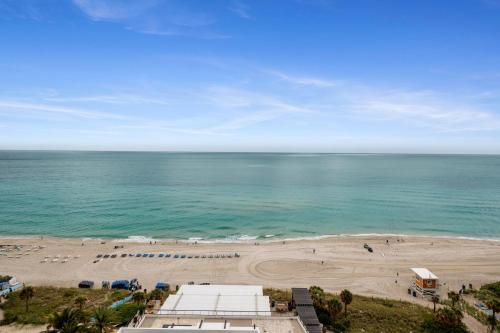 Beautiful Ocean Front 3 Bed 3 Bath @ Hyde Resort - photo 30