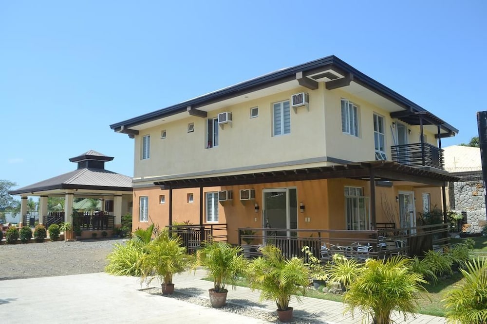 RedDoorz Plus @ Santa Catalina Metro Vigan — hotel in Santa Catalina