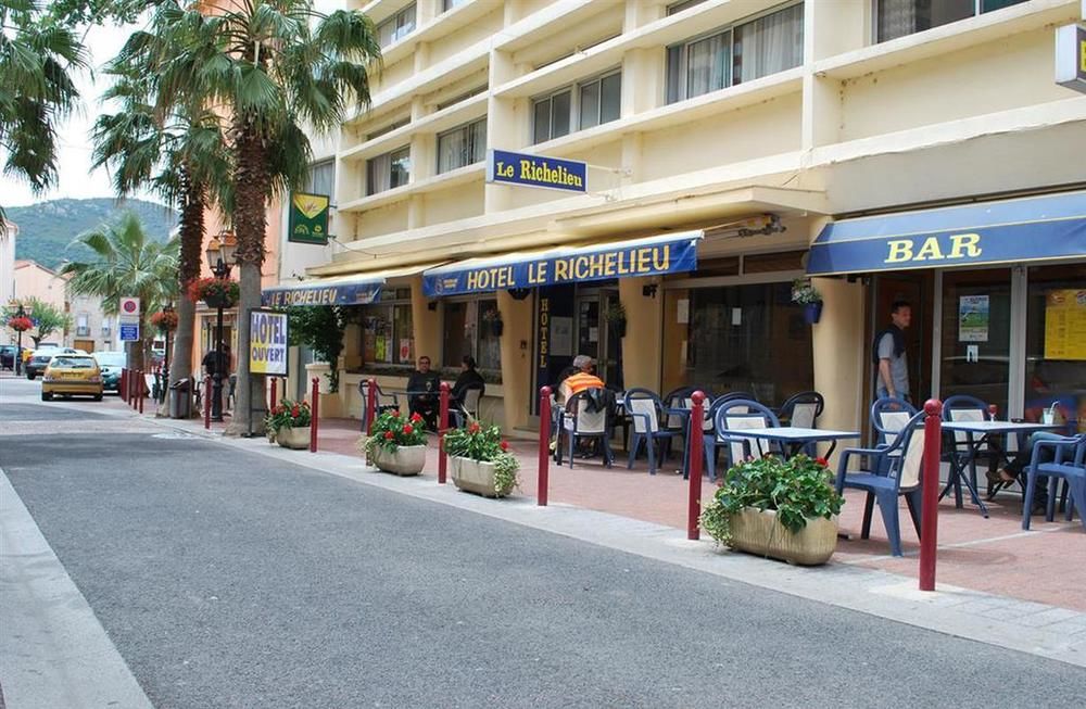 Hôtel le Richelieu — hotel in El Volo