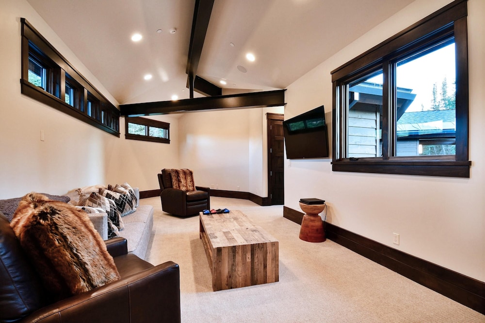 Chic Colony Ski in Ski Out Villa Direct Access to Adventures at Park City Resort Hot Tub Gym - photo 32
