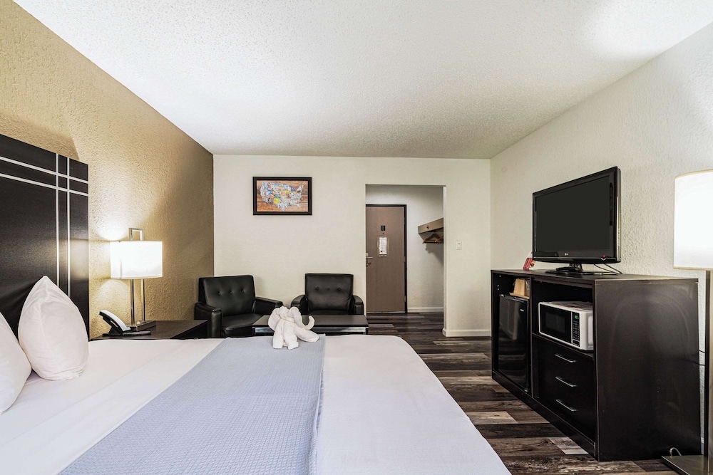 Econo Lodge Cleveland Southeast Kent - photo 13