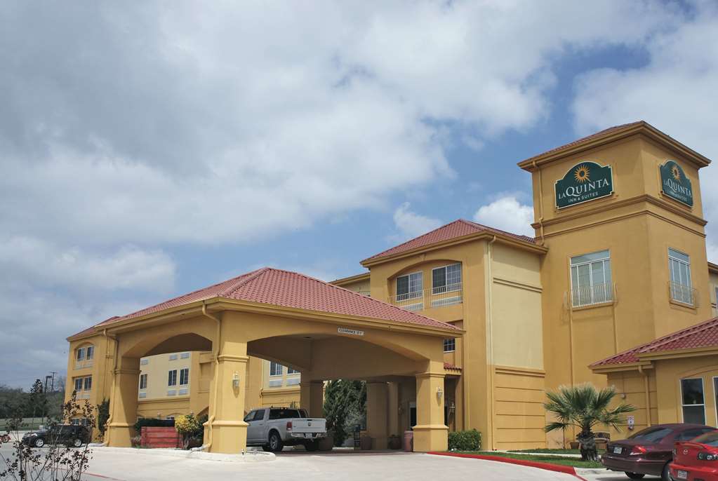La Quinta Inn & Suites by Wyndham Kerrville - photo 3