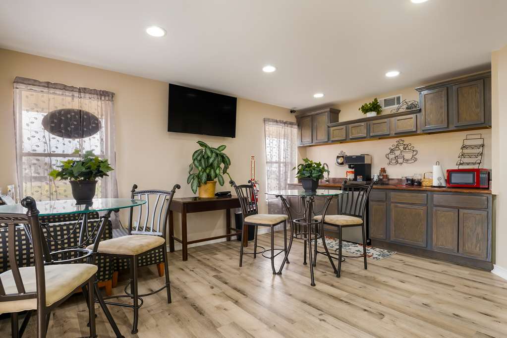 Americas Best Value Inn Refugio - photo 9
