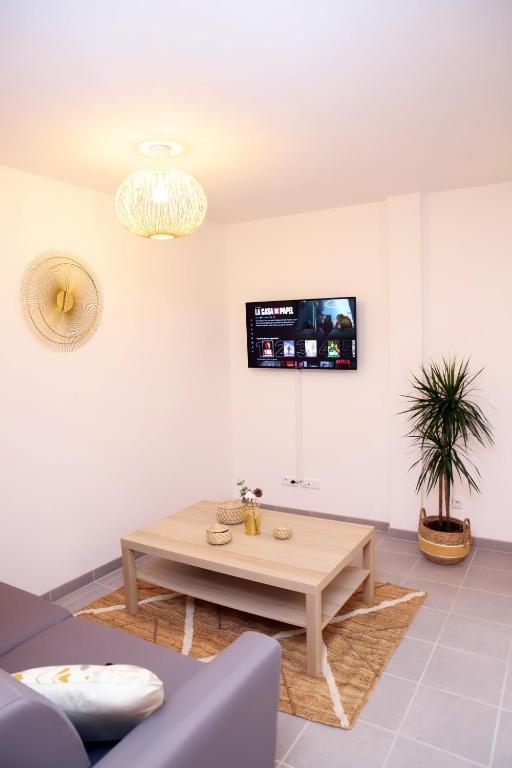 #Sweet Moments By Eauz'Homes WiFi Netflix — 4-Star Luxury Hotel in Eauze, France