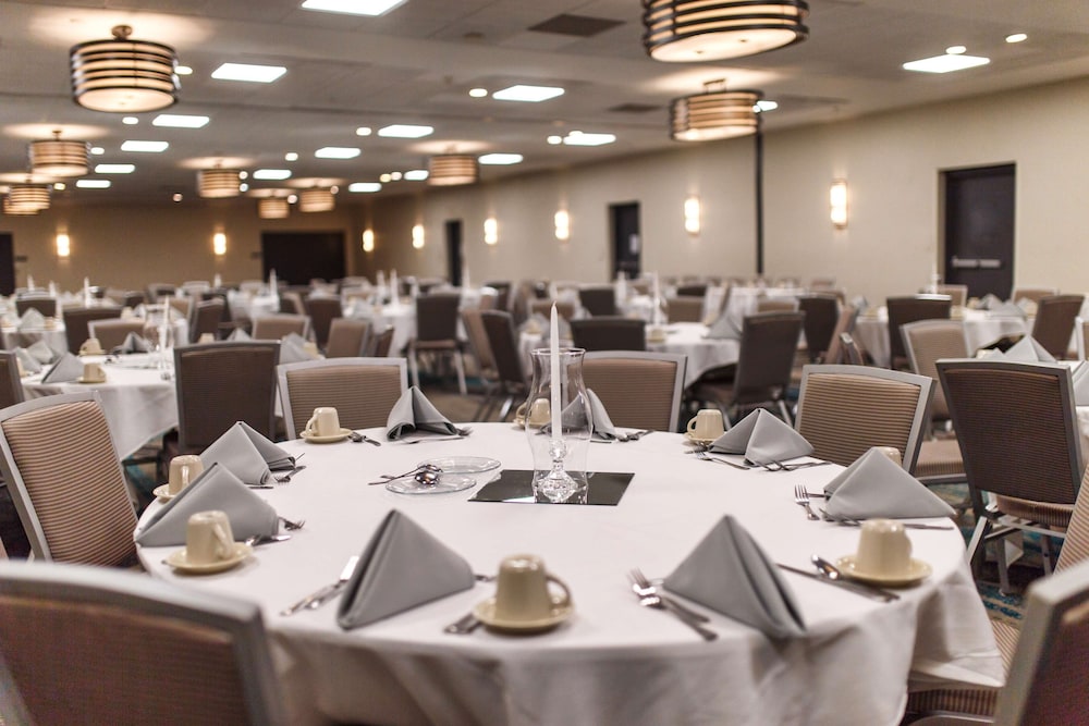 DoubleTree by Hilton Neenah - photo 55