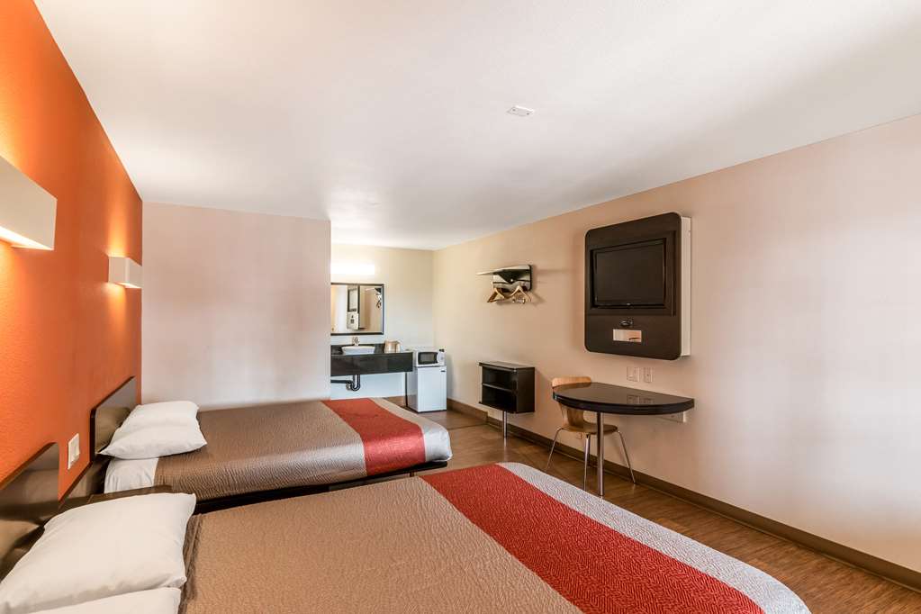 Motel 6 Bell Gardens - photo 13