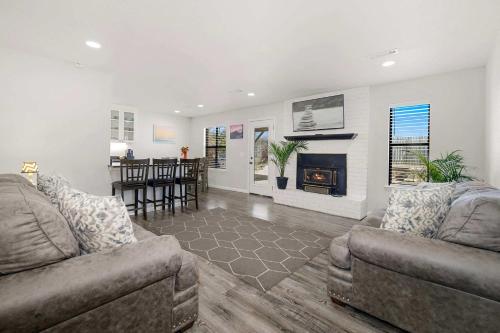 Fiesta Stay Tons of Restaurants&Shops Central Fay in Fayetteville, United States