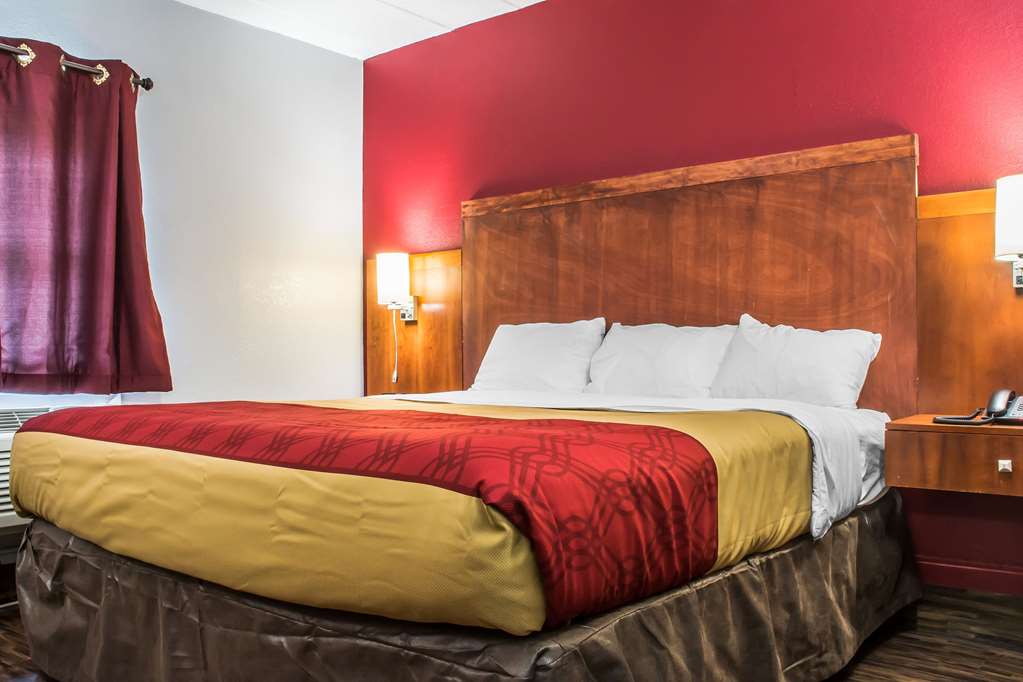 Econo Lodge Brockport - photo 4