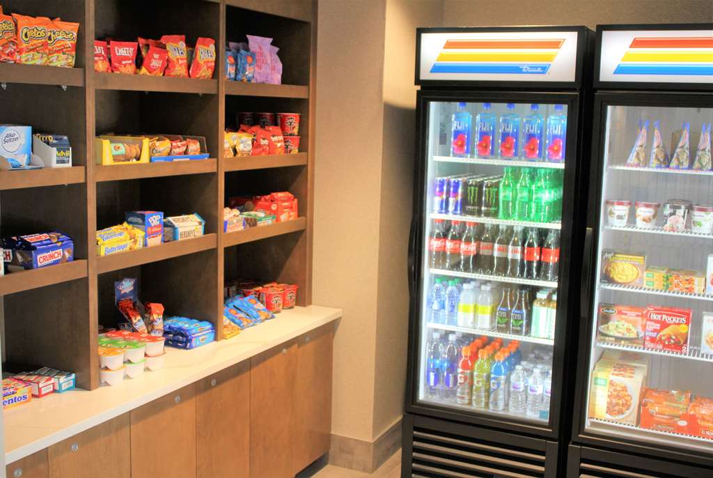 La Quinta Inn & Suites by Wyndham Indianapolis Downtown - photo 16