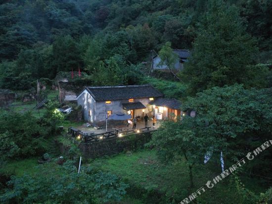 Lingshanju Hotel in Danjiangkou, People's Republic of China
