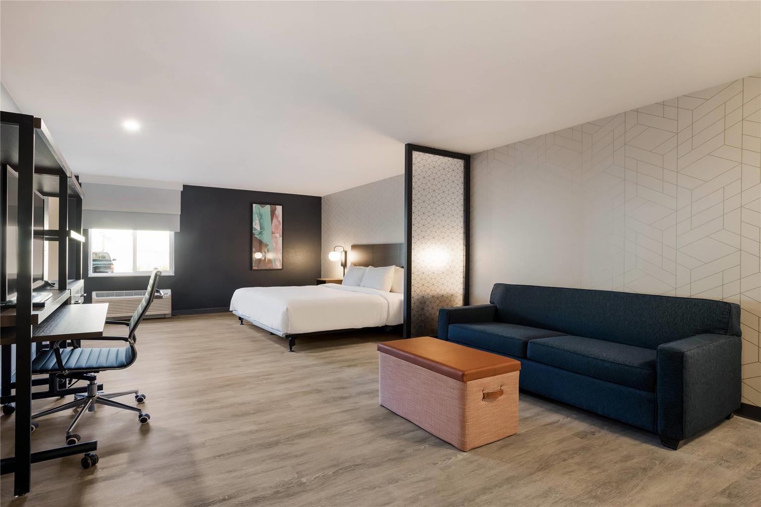 Everhome Suites Corona - photo 23