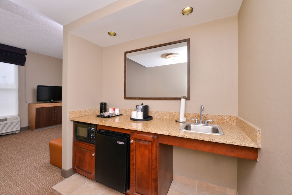 Hampton Inn & Suites Plymouth - photo 31