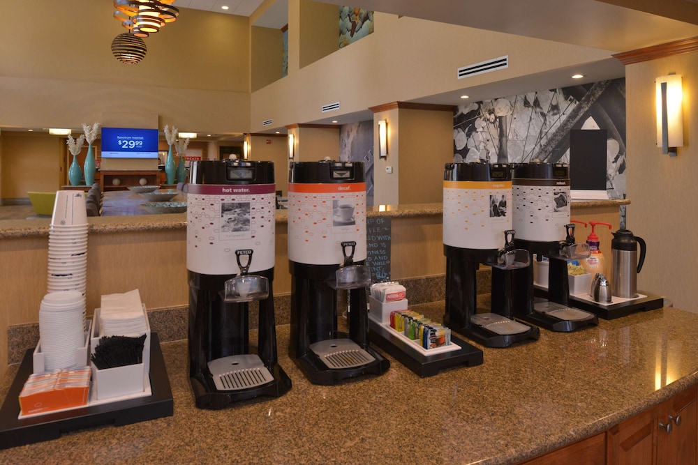 Hampton Inn & Suites Bakersfield North Airport - photo 25