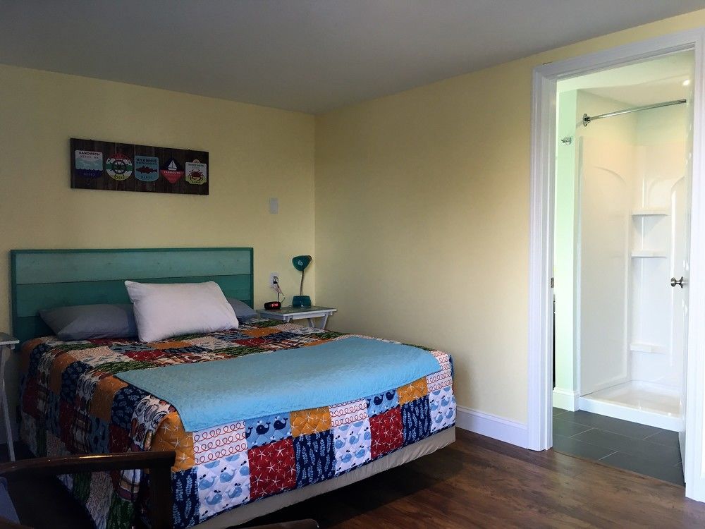 The Hyannis Star Motor Inn - photo 11