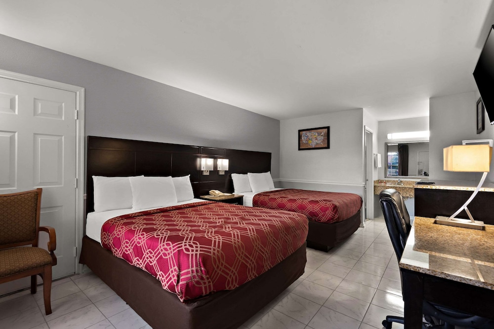 Econo Lodge Princess Anne - photo 18
