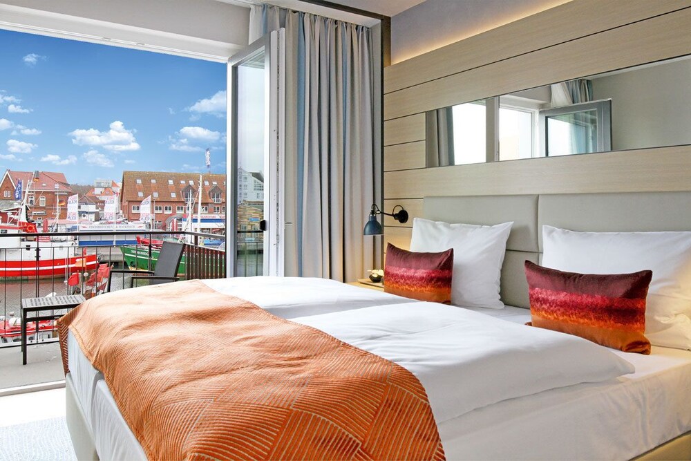 Hafenhotel Meereszeiten — 4-Star Luxury Hotel in Heiligenhafen, Germany