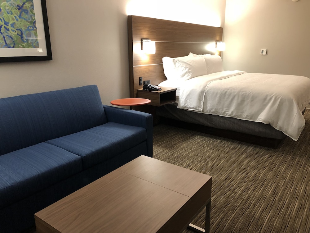 Holiday Inn Express & Suites Racine by IHG - photo 9
