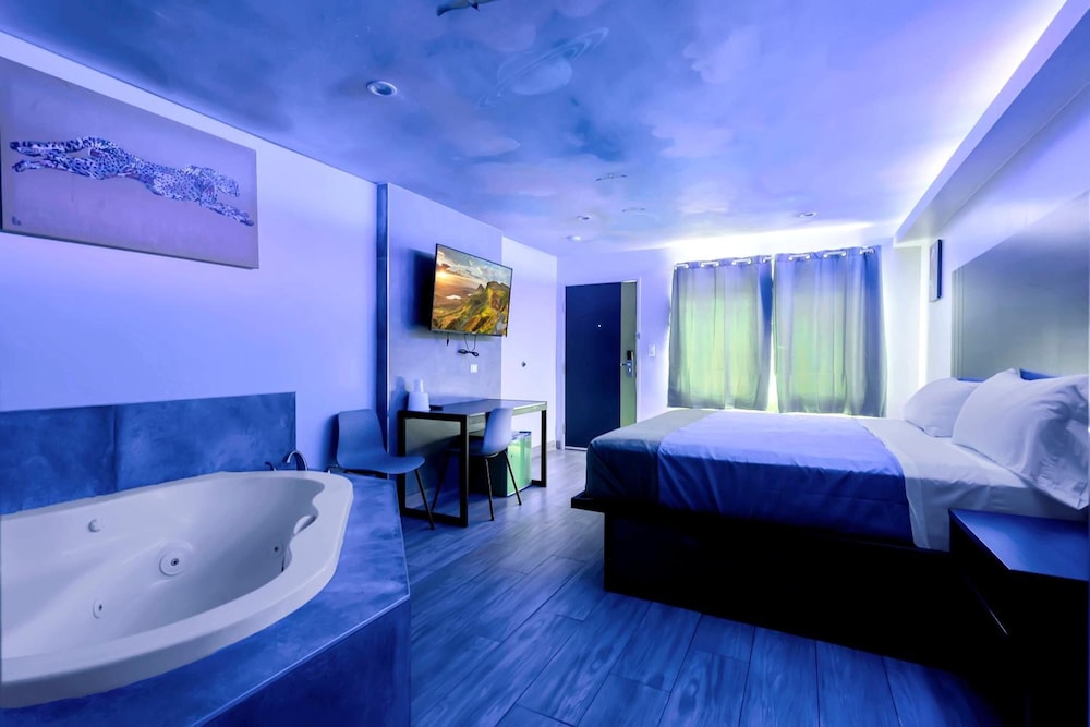 Exclusivo Inn & Suites - photo 8