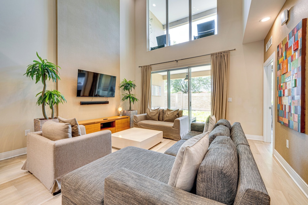 2 Mi to WDW Attractions: Luxe Family Getaway — 4-Star Luxury Hotel in Kissimmee, United States