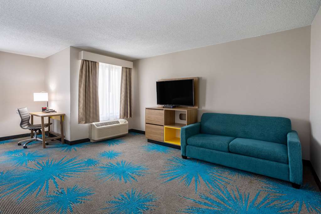 Days Inn & Suites by Wyndham Denver International Airport - photo 32