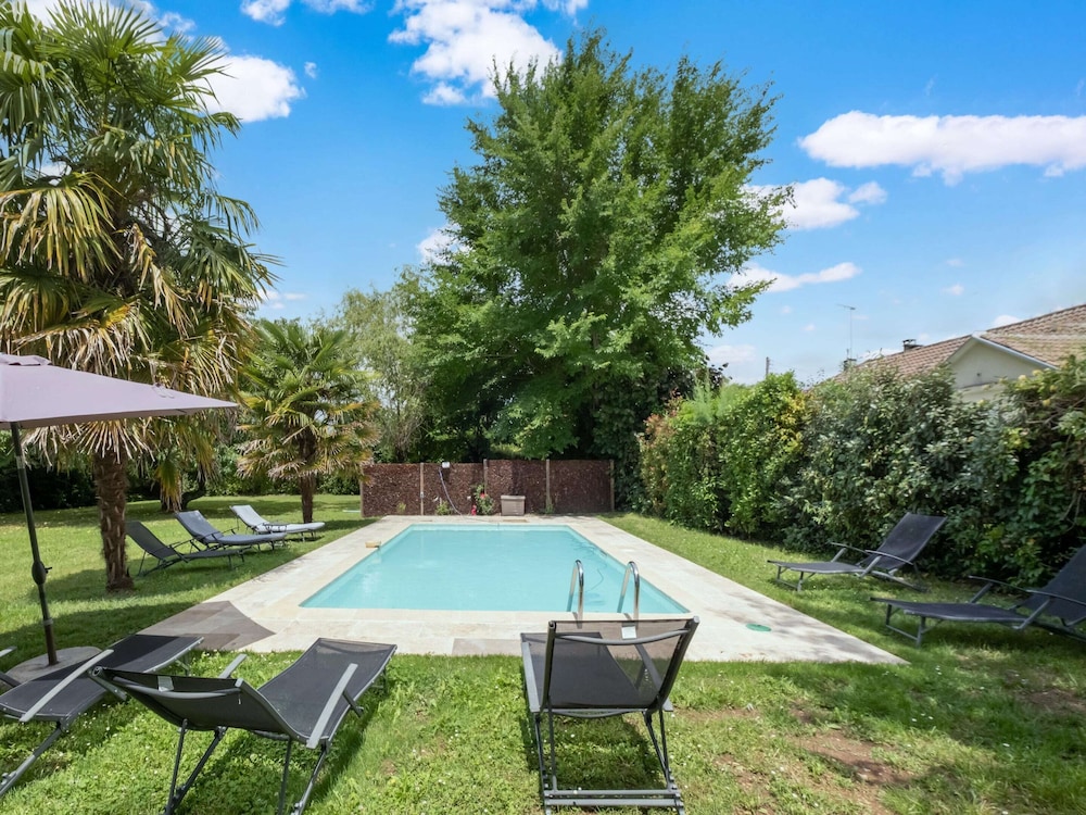 Charming Cottage in Prayssac With Private Pool — 4-Star Luxury Hotel in Prayssac, France