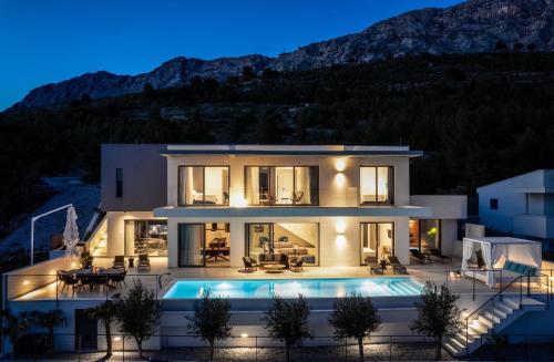 Luxury Villa Andoris with Gym Spa Heated pool — 4-Star Luxury Hotel in Duce, Croatia