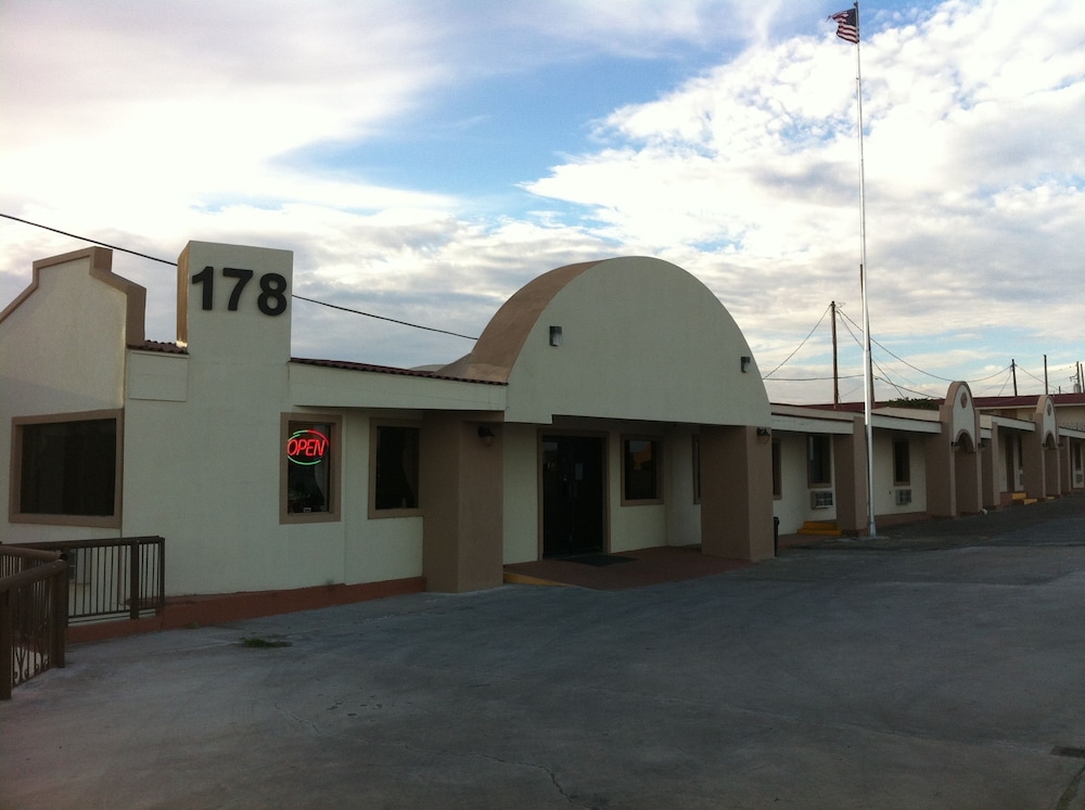 Lakeview Inn & Suites — hotel in Zapata