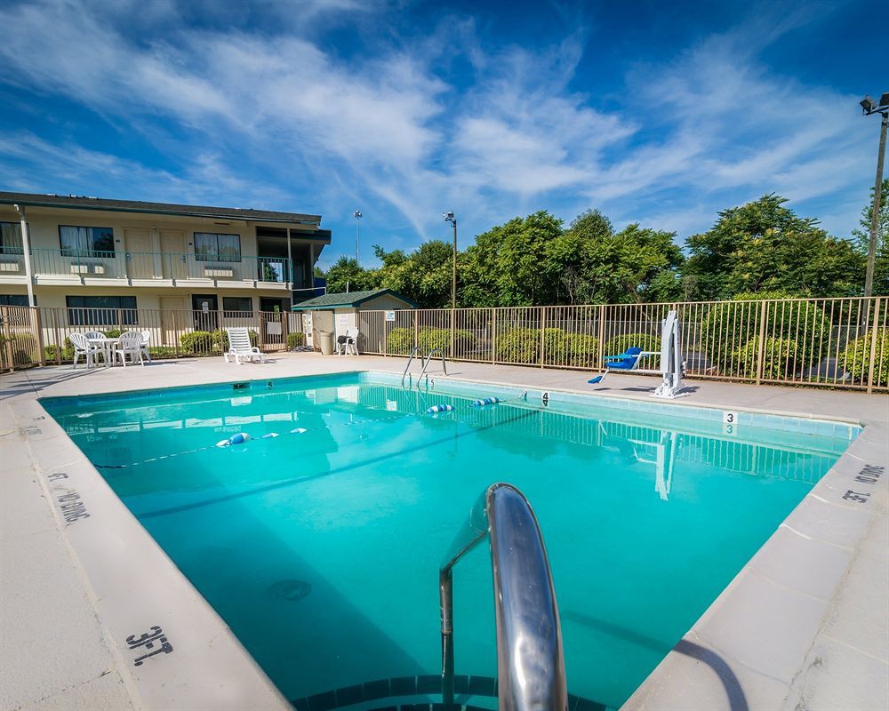 Rodeway Inn - carbon neutral hotel in Charlotte