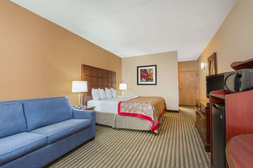 Ramada by Wyndham Columbus North - photo 6