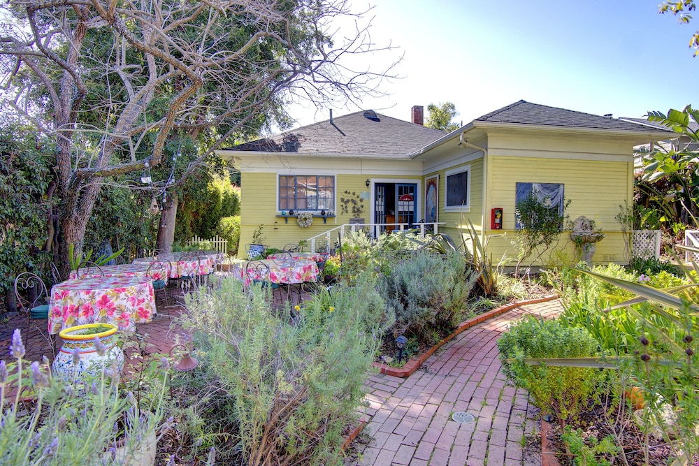 Secret Garden Inn and Cottages - photo 151