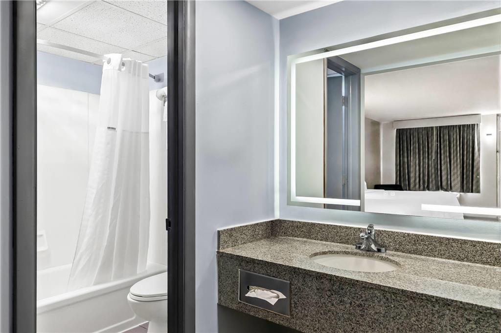 Days Inn by Wyndham Salina South - photo 20