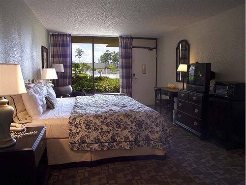 Springfield Hotel & Suites - photo 11