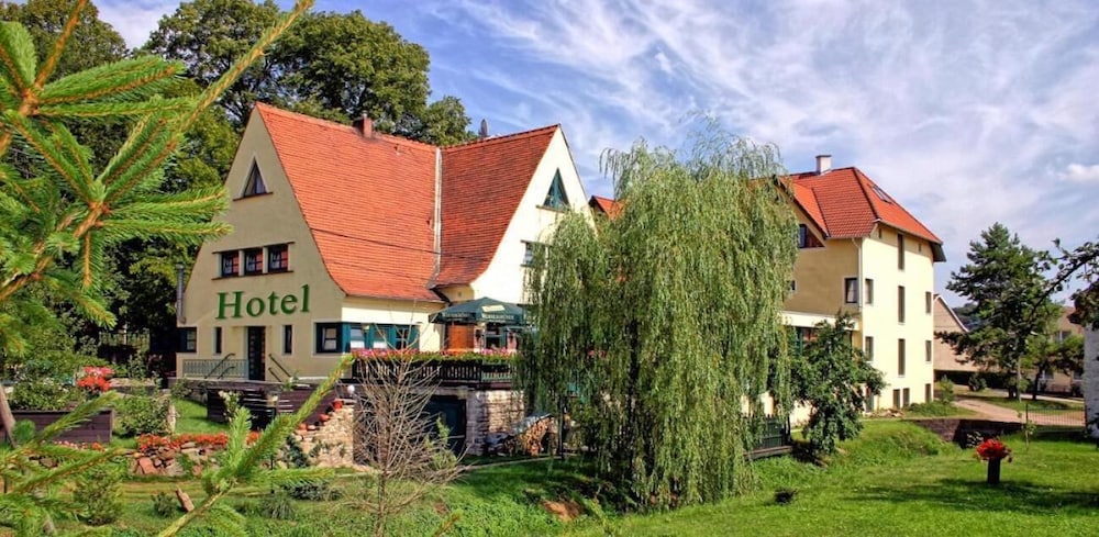 Hotel & Restaurant 5 Linden - carbon neutral hotel in Halberstadt