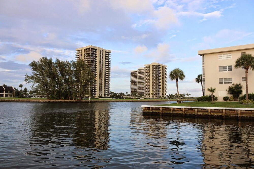 Camelot Waterfront Inn - photo 42