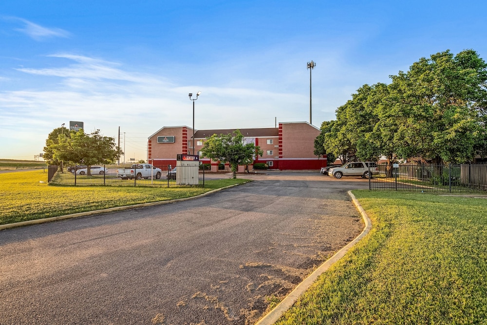 Coratel Plus Suites Wichita West Airport - photo 33