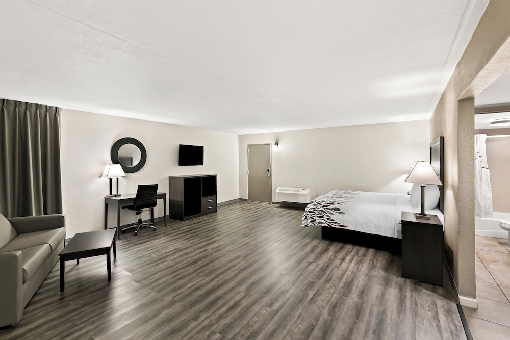 Red Roof Inn & Suites Duncan - photo 24